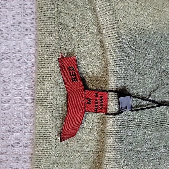 Red Yummy Yarn Old Sage Top - Picture 3 of 5